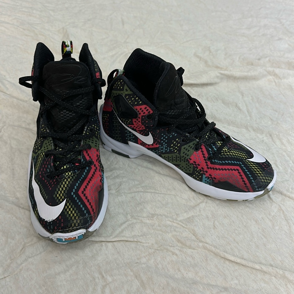 Nike LeBron XIII BHM Youth basketball shoes size 5
